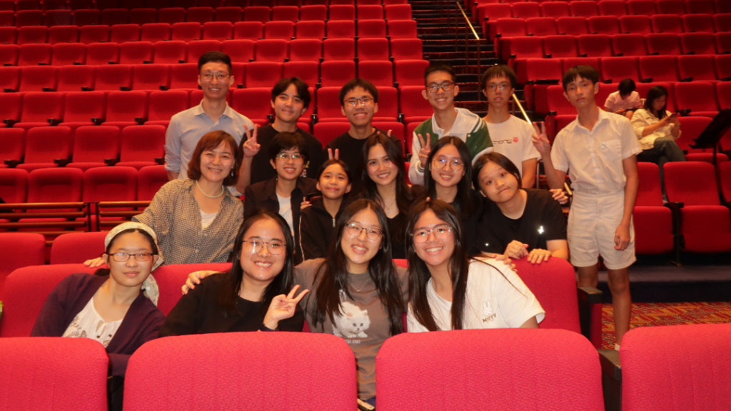 Gaohu & Zhonghu section photo with our Teacher Artist, Ms Xu Wenjing! 